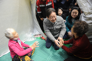 항소심 무죄 직후 고향 경북 안동 방문한 이재명 대표