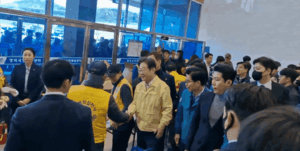 [포토뉴스] 자원봉사자 격려하는 민주당 이재명 대표