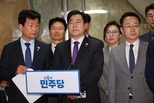 민주당 “尹 구속 취소는 탄핵 심판과 무관…검찰 즉시 항고 촉구”