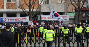 尹 대통령 탄핵 심판 선고 임박… 여야 여론전에 총력