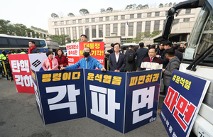 尹 선고일 정하지 못한 헌재…4월초 선고 유력