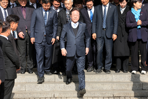 이재명 조기대선에서 날개 달까…항소심 무죄에 당내입지 더욱 강화