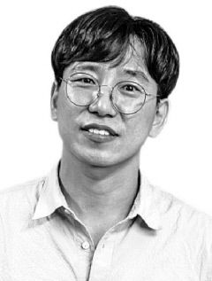 [신용목의 시와 함께] 조해주 '평일'