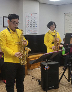 [동네뉴스] 색소폰 봉사로 제2의 인생 사는 부부