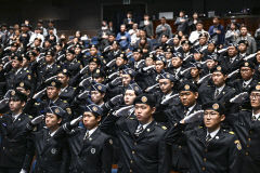 [포토뉴스] 경례하는 軍특성화고 학생들