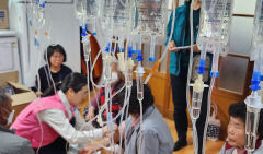 마을 경로당 찾은 안동성소병원, 경북산불 병든 심신 어루만지다