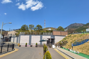 태극기도, 외침도 없었다…박근혜 전 대통령 대구 달성 사저에 드리운 ‘정적’