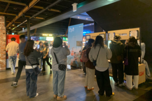 “영화관서 영화만 보나요?”…소설 읽고 와인 마시고 뜨개질도 한다