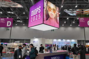 안경, AI를 품다…혼합현실(XR) 스마트안경에 참관객들 ‘환호’