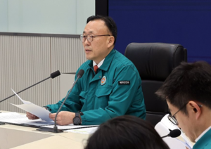 중대본 “‘산불 의인’ 인니 국적 3명, 특별기여자 체류자격 부여”