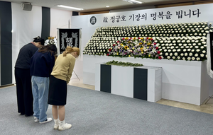 [Y스케치] ‘대구 헬기 추락’ 故정궁호 기장 추모 물결