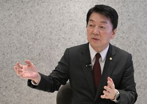 안철수 “과거지향적 법률가 아닌 ‘과학기술자’가 대통령 돼야”