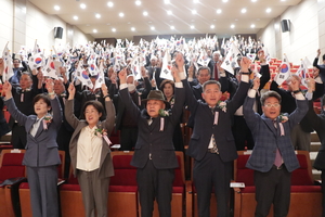 애국지사 후손에 10년 만에 표창 전달… 대구서 임시정부 수립 제106주년 기념
