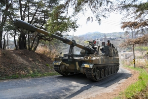 [포토뉴스]해병대 1사단 자주포(K9A1) 타고 전술훈련