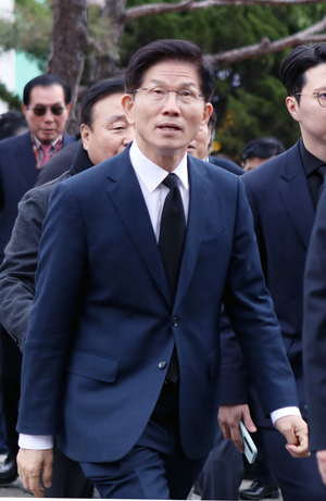 두봉 주교 장례미사 참석한 김문수 전 장관