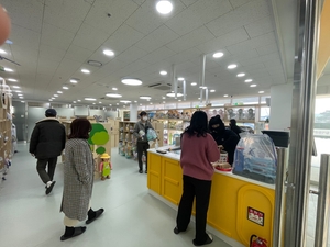 “구미시 육아종합지원센터 통해 양육 부담 덜었어요.”···만족도 97.8%