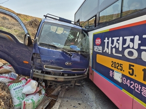 안동서 시내버스-1t 화물차 충돌…승객 등 10여 명 부상
