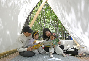 [포토뉴스] 제11회 달서 북(Book)소리 한마당에서 동화책 읽는 한 가족