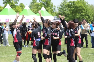 엄마 등에 업혀 구경 온 아기가 이제는 선수로…어느덧 31회 맞은 ‘LG 주부배구대회’