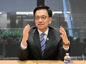 최상목, ‘한덕수 대선 출마설’에 “정치적 불확실성 낮아지길”