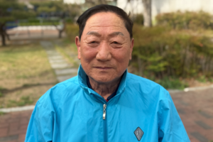 쓰레기봉투 속 돈가방 찾아준 전직 교사