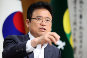 ‘대선 출마’ vs ‘산불 대응’ 기로에 선 이철우 경북도지사