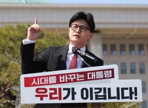 친윤과 친한 신경전 대선에서도 이어지나