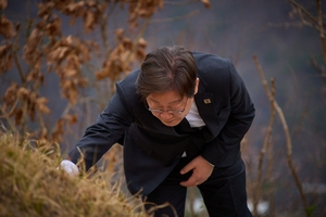 이재명, 본격 선거 일정 전 고향 안동 방문…부모 선영 참배