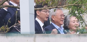 문재인 전 대통령, 사위 채용 연루 뇌물 혐의 기소