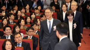 헌재 문형배 퇴임…“결정 존중돼야 헌정 질서 선다”