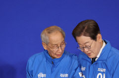 [포토뉴스] 윤여준-이재명, 잘해봅시다