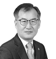 [시선과 창[ 교장·교감할 선생님이 없다