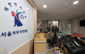 ‘尹 구속’에 서울서부지법 난동 부린 남성들, 실형 선고