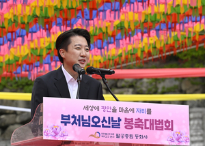 동화사 찾은 이준석, “이재명 망상과 피해의식에 찌들어…청산해야”
