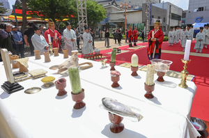 [약령시 한방문화축제 가보니]침 맞고, 쌍화탕도 한잔…