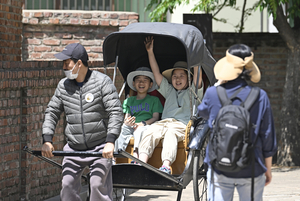 [포토뉴스] 대구 중구 근대 골목에서 인력거 체험하는 어린이들