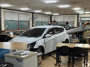 대구 달서구 60대 여성 몰던 차량 식당 돌진…여성 2명 다쳐