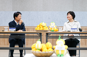 송미령 농식품부 장관, 성주 참외 수출검역 현장 방문— 17년 만의 베트남 수출 성사… 수출확대 위한 현장 점검 나서 —