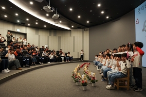 포스코어린이집, 어버이날 맞아 부모 일터 방문 행사 열려