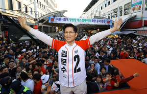 [포토뉴스] 서문시장 찾은 국민의힘 김문수 대선후보