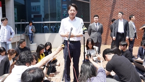 [6·3 대선]이준석 “양두구육 김문수, 보수 대표 어불성설…사퇴해야”