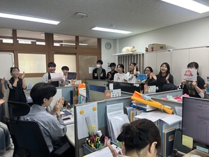 스승의 날 맞아 생성형AI 활용해 감동의 노래 선사한 압량중 학생들