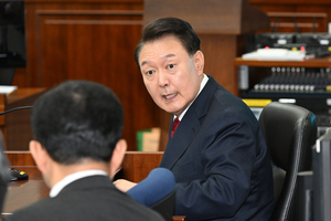 尹 “자유민주주의 생사 가르는 선거…단결해야” 대선 앞두고 호소문