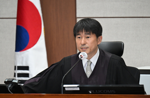 지귀연 ‘접대 의혹’에 대법 “확인 중…비위 확인되면 법령따라 절차 진행”