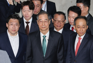 [속보] 한덕수 대선 출마…“진영 이익 좇는 정치 싸움 위험”