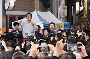 [속보] 서울고법, 이재명 재판 대선 뒤로 연기