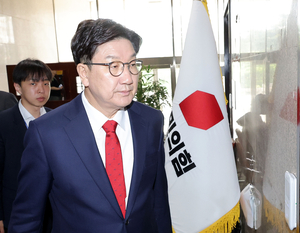 [속보] 권성동 “김문수, 후보 자리 지키려 회견…참 한심”