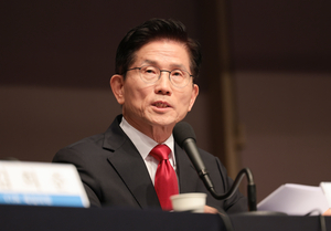 [속보] 김문수 “한덕수, 정체가 뭔가…지도부가 선출된 후보 끌어내리는 해당 행위”