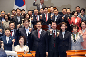 김문수 우여곡절 끝 국힘 후보 등록…당 화합 과제