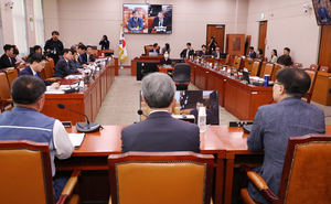민주 李 사법리스크 털기 지속…지귀연 판사 룸살롱 접대 의혹도 제기
